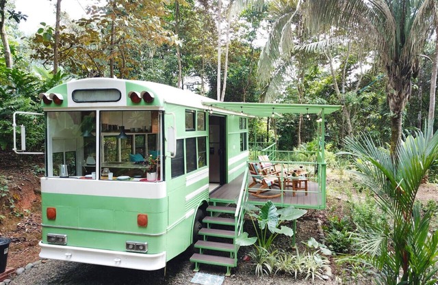 Jungle Bus, 5 min drive PlayaLinda, 15 x Dominical, Wifi Starlink