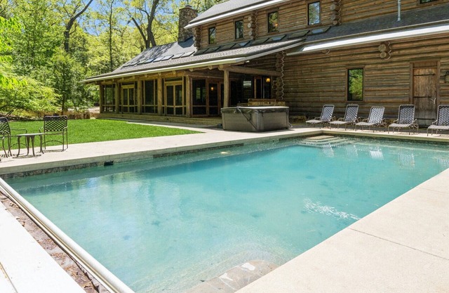 Juniper Presents Wilder Woods: Pool, Hot Tub, Fire Pit, Pickleball + More