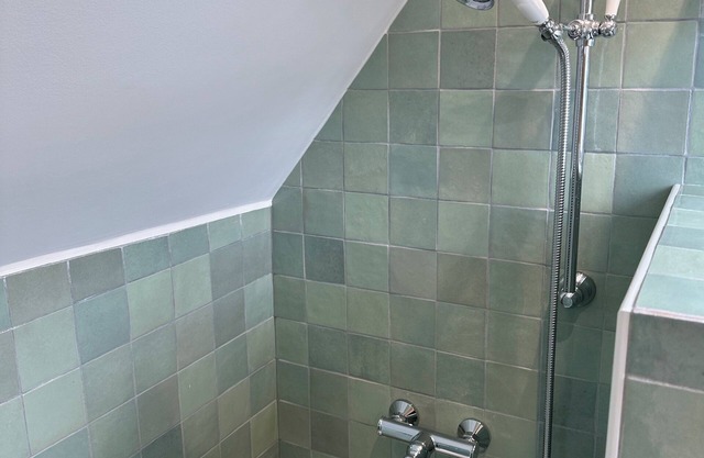 Just opposite the château and 1 minute from the park, Chic and atypical.