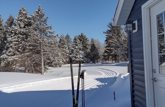 Kaartunen Kottage ABR XC Ski/Snowshoe In/Out directly from your porch!