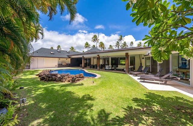 Kahala Lani: Balinese-inspired Home immersed in nature, Private Pool