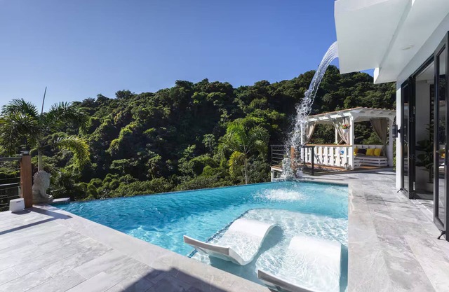 Kamila's Luxury House with Private Pool