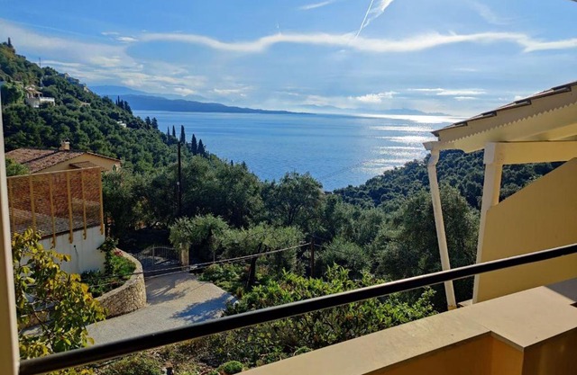 Kaminaki Seaview Apartments