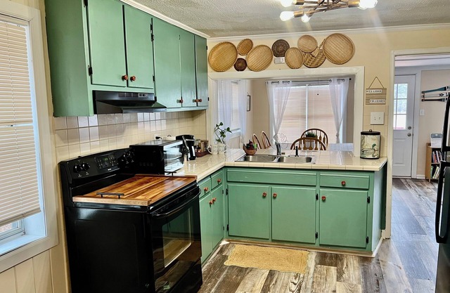 Humble Cove Lake Cottage