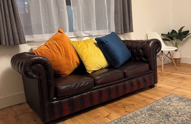 Keep it simple and peaceful in this 2-bedroom Brentwood apartment.