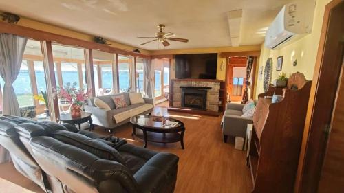 Kellys Point Bayfront Cozy Haven