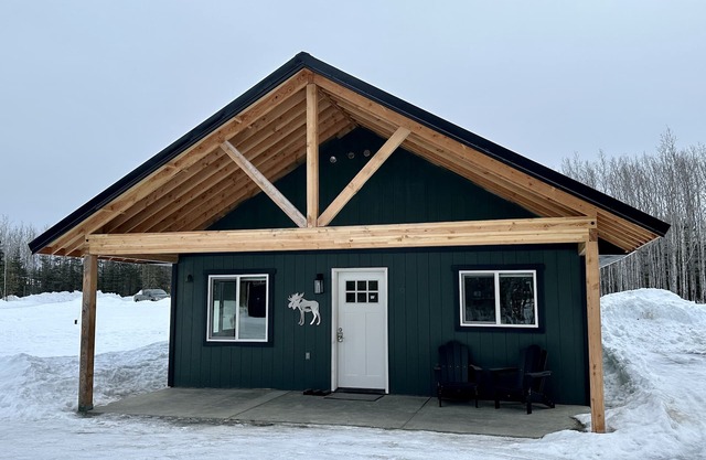 Kenai Adventure Cabins Moose 2/2