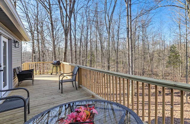 Kentucky Lake Retreat 4 Mi to Shore: Boat & Fish!