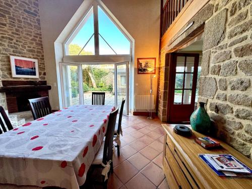 Ker-Roudy, gite spatieux à deux pas du plan d'eau