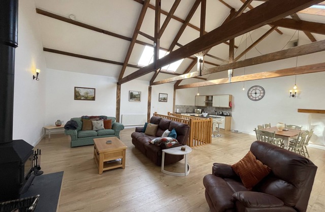 Kestrel Cottage pet friendly barn conversion, quiet farm location, nr Dartmouth