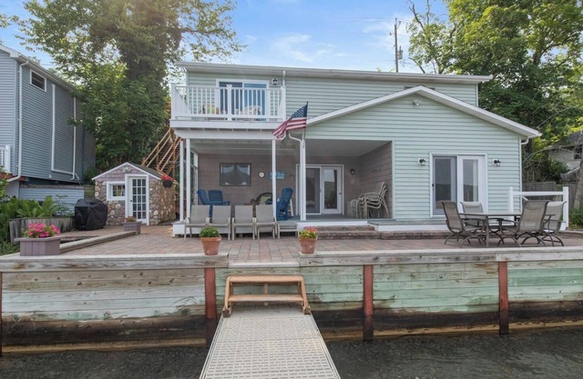Keuka Lakefront | Hot Tub | Dock w/ Hoist | FLX