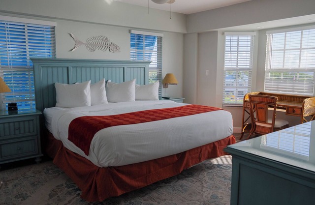 Key Largo 1BR w/ Partial Ocean View, Pool & Beach