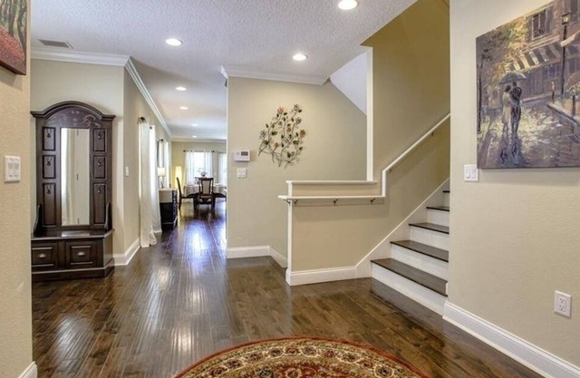 Key West style Tri-lvl 4br 3ba TownHome