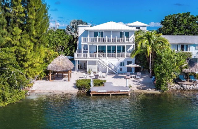 #SUGARFOOT SUNSETS playa privada @BAYPOINT Pool, Tiki, Dock, ServiceLift