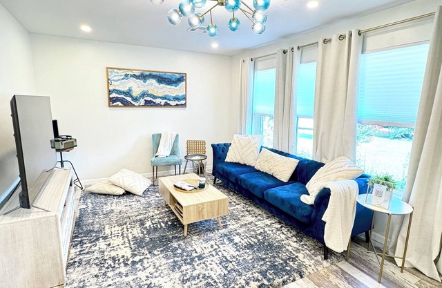 Kick back and relax in this calm, stylish retreat near OU!