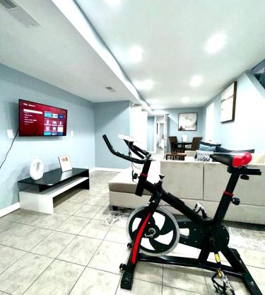 King Bed/apartment/Free St Parking/Quiet