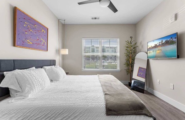 King Bed Apt Pets allowed Top Amenities Near Parks