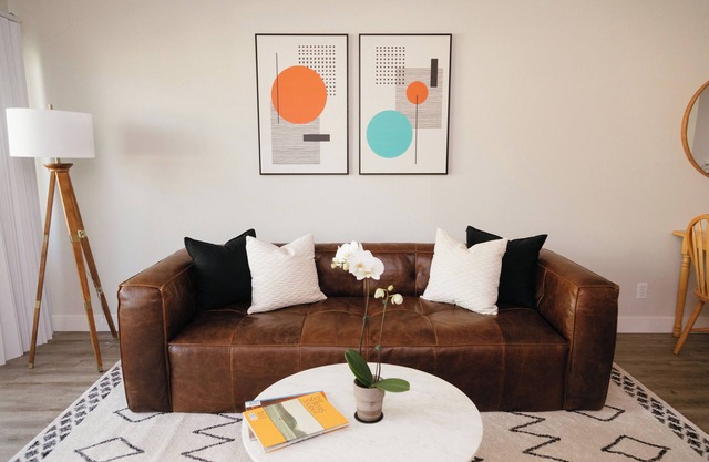 King Bed, Hottub, Pool, Parking, W/D, AC