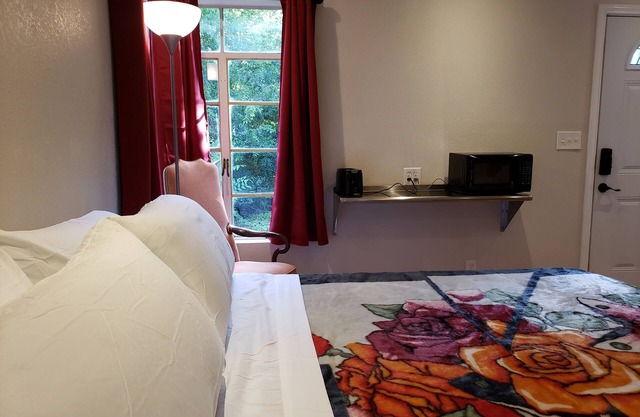 Cama King, Privado, Keurig, Se aceptan mascotas, Cocina, Estacionamiento seguro.