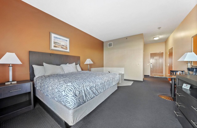 King Bed & Whirlpool Tub - First Floor Patio