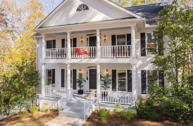 ⚡️⚡️⚡️KING Beds near UGA: Theater, Game Room, Hot Tub, Golf & River, 4 Game Tables⚡️⚡️⚡️