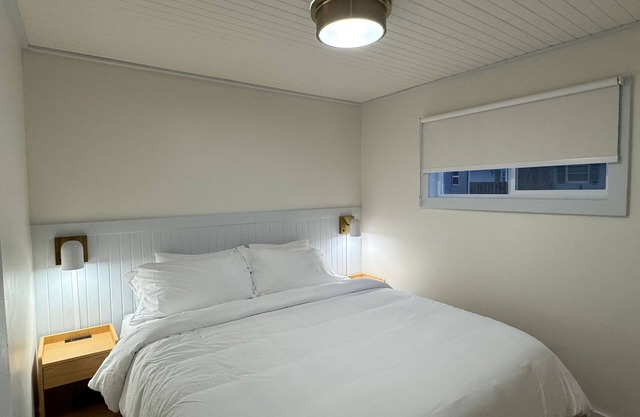 King Motel Room With Balcony - NKB