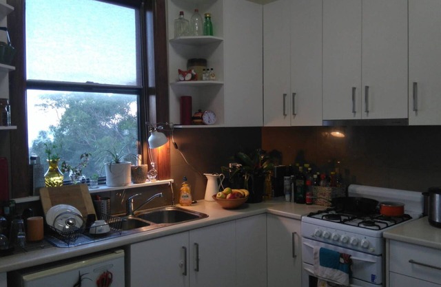 King Single Room with Sea Views in Vegetarian Home