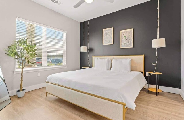 King-Size Bed Haven, Resort Pool, & Pet-Friendly