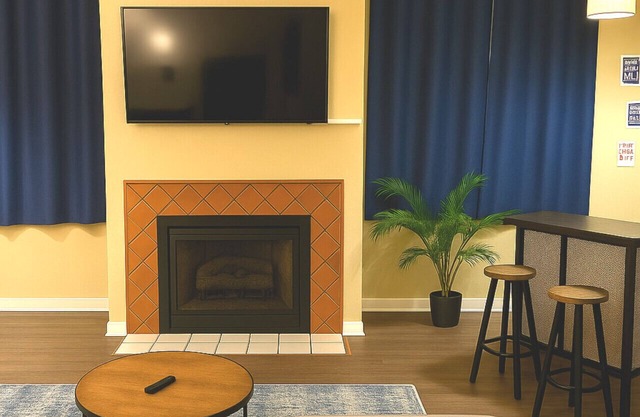 King Suite Playhouse SQ: DT, RockHall, CSU, Clinic