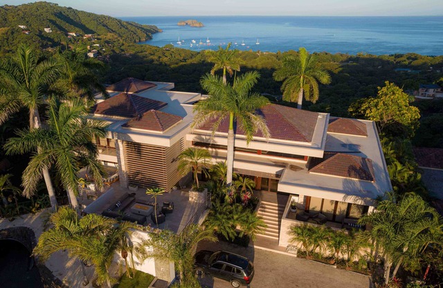 King Summit – Picture-Perfect Panorama from a Private Luxury Villa