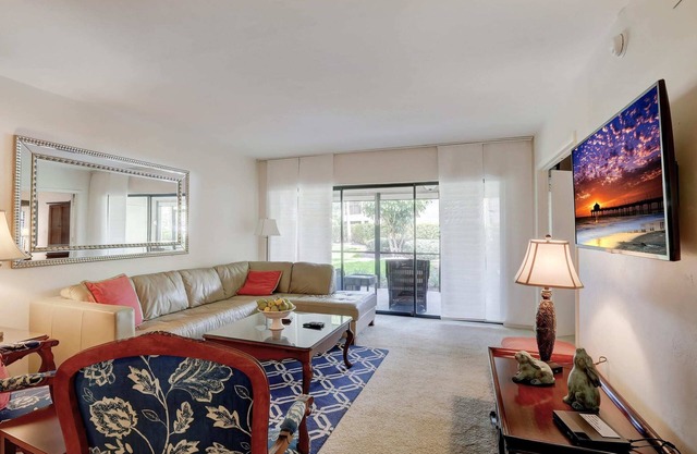 Kings Lake First Floor Corner Condo with 2 Lanais and Walk to the Community Pool