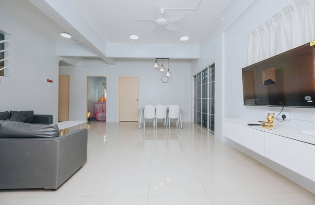 kings Pine Residences HomeStay 3-bedroom house with AC and WiFi in Ranau 14