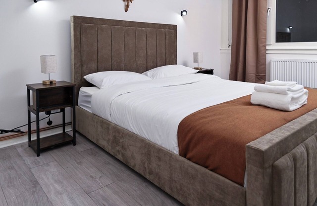 Kingston Duplex Sleeps 8,Balcony, Parking & Wi-Fi