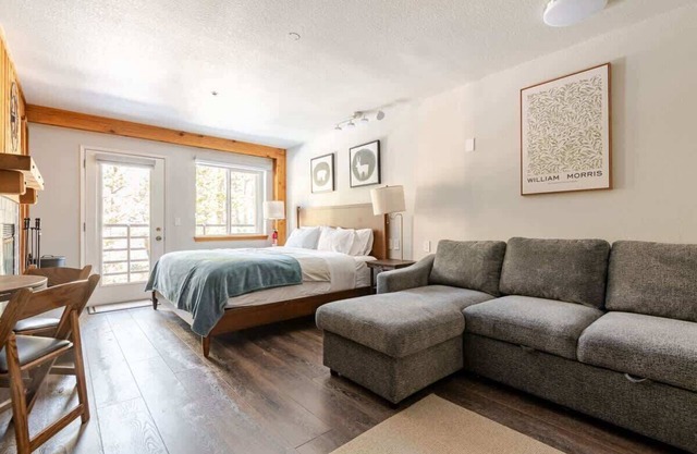 Kirkwood Studio – Full Kitchen & Meadow Balcony