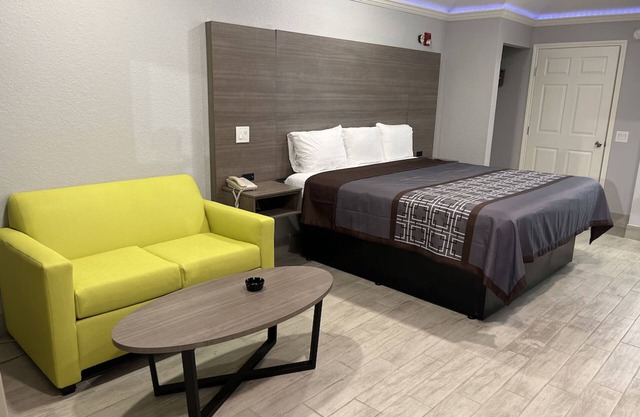 Kiwi Inn By OYO Willowbrook Houston Hwy 249 Beltway