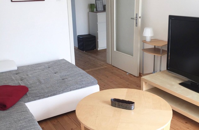 KL1: Renovated 2 Bedroom City Apartment (TLA)