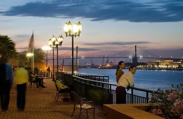 Knockout Loft- Near Plant Riverside