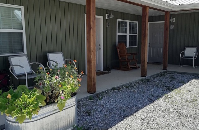 Knotty Squirrel Unit 3 Multibedroom Suite