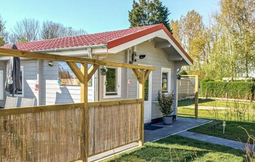 Knus houten Tiny House bij water & natuur VP030