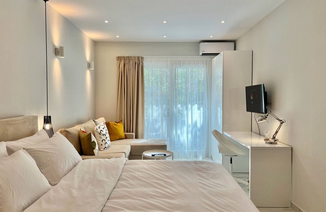 Kono Studios & Suites