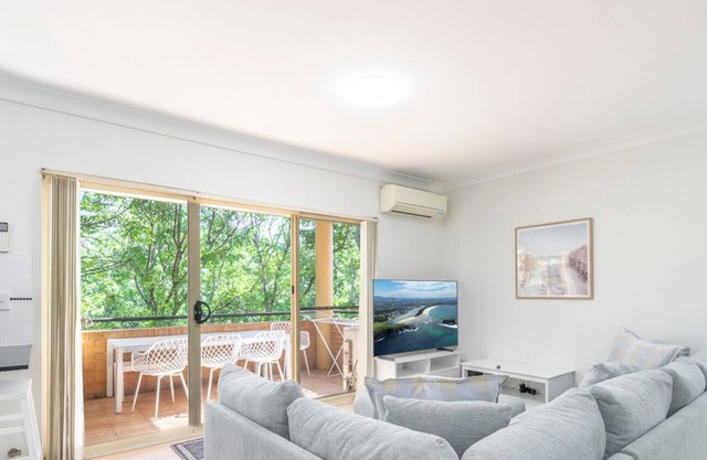 KozyGuru | Homebush West | 3-Beds Apt with Parking