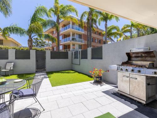 Kristie Court 2, 7 Weatherly Cl close to the beach with WiFi