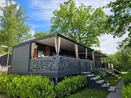 L&A Mobile House