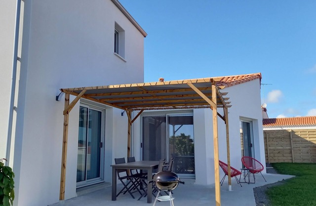 L'ancrage - house 800m from the beach and shops within walking distance