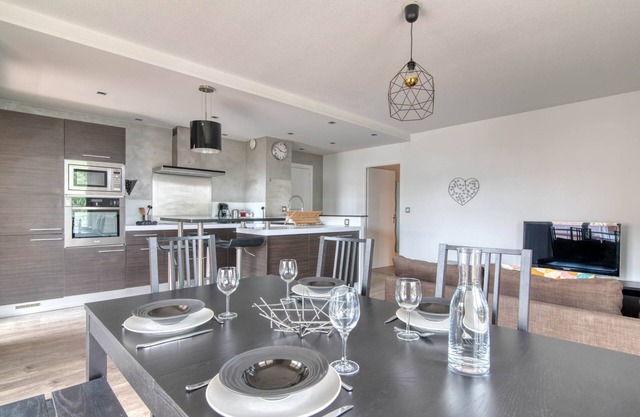 L'Arène de coeur - appt avec piscine partagée