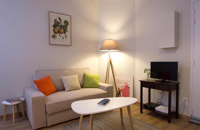 L'Esquile by Cocoonr