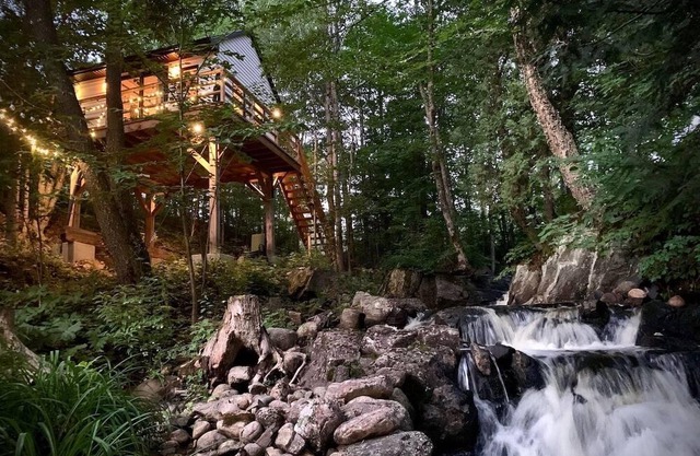 L. Flamingo Riverfront Treehouse + Chalet Combo Propiedad