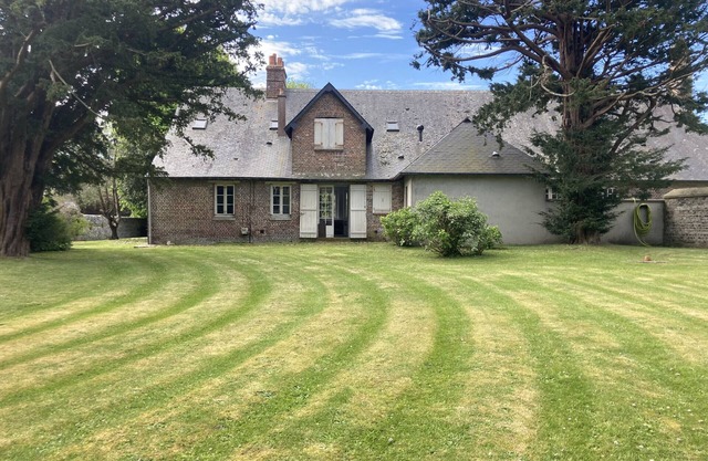 L'If, ground floor flat in a beautiful house, close to the beach