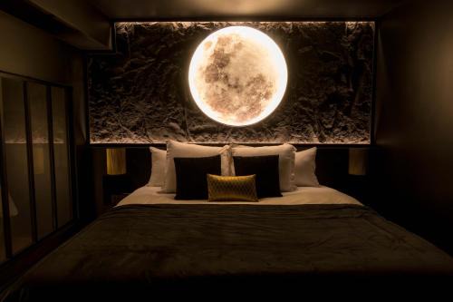 L'inattendu - Loveroom chic et spacieuse avec jacuzzi