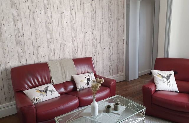 L'OLIVIER IN QUIET NEAR PEPINIERE AND OLD TOWN PLACE STAN NEAR SHOPS